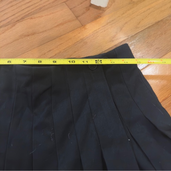 NWT Brandy Melville Black Pleaded Dana Skirt 90s Y2K Vintage - Picture 4 of 7